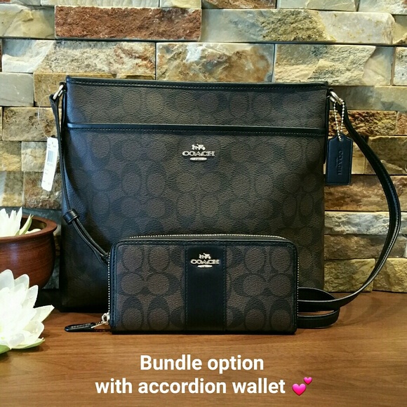 *LAST ONE* NEW Coach Signature File Bag w/box - Picture 6 of 8